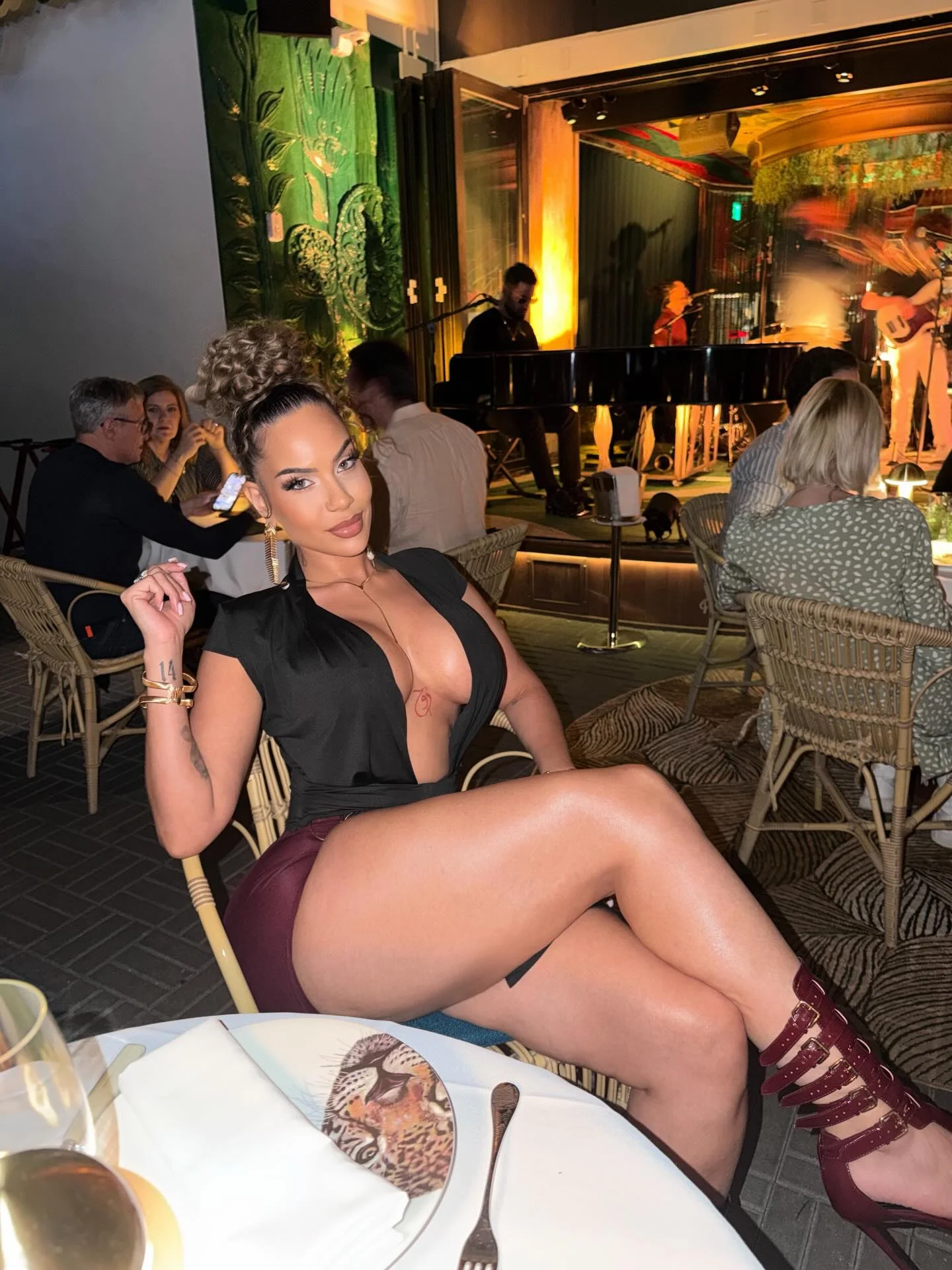 Take me out and show me off Zaddy 😩😍