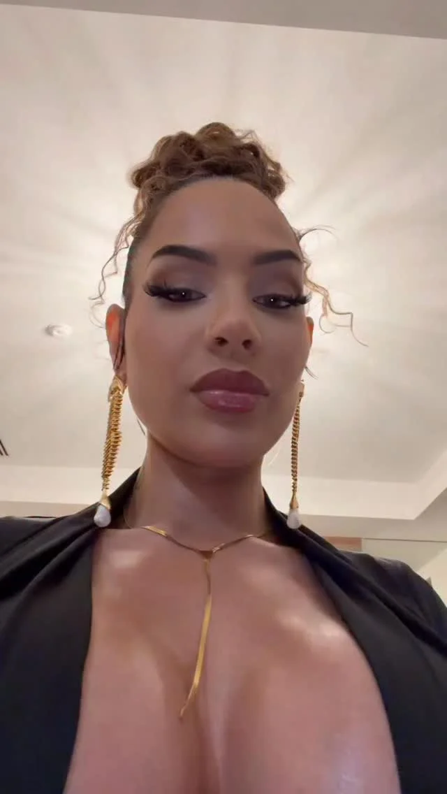 Early morning post, let’s see who’s up. 👀😌😘