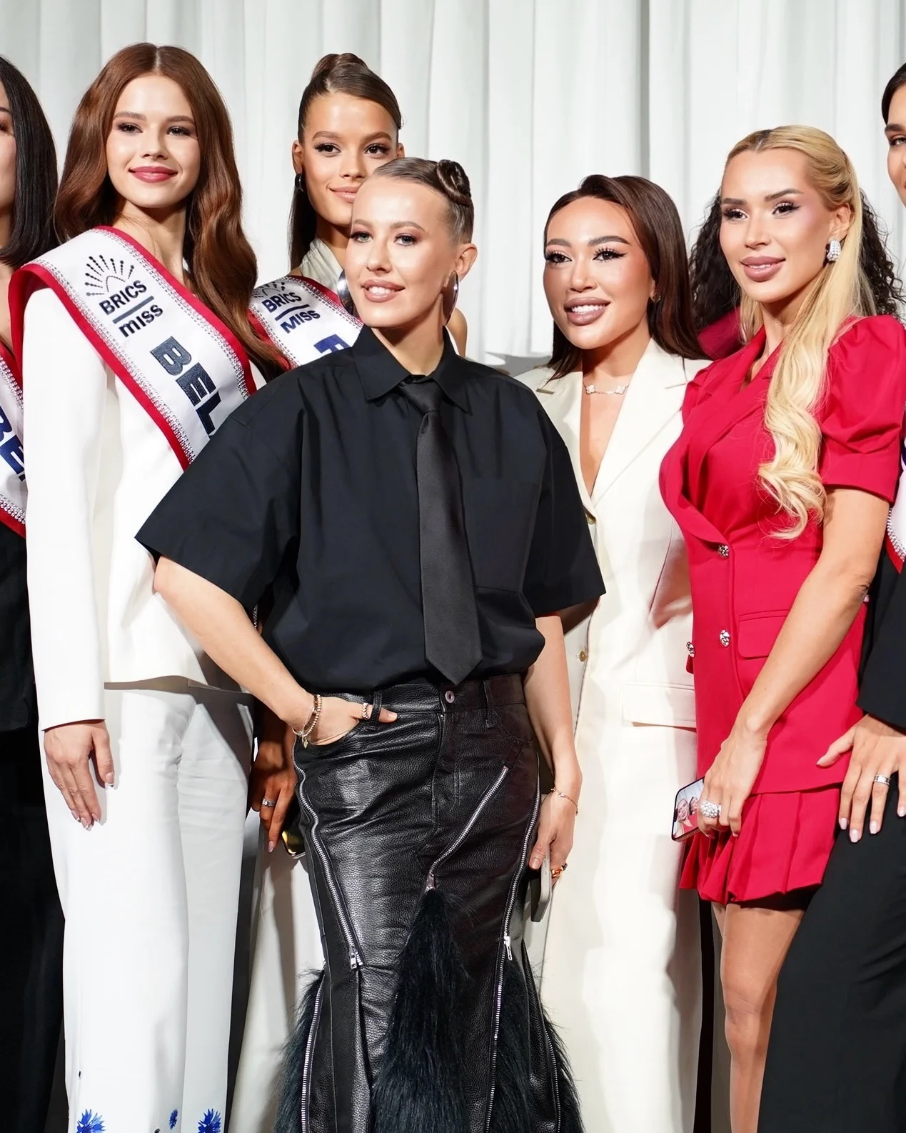 В моей жизни было немало встреч с известными людьми, и я никогда не относилась к ним с фанатским восторгом. Я спокойно воспринимаю знакомства со звёздами и публичными персонами — скорее как интересный разговор, чем как...