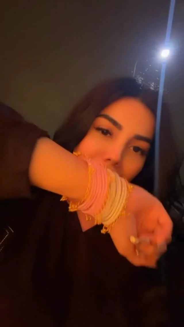 A pause you didn’t know you needed. Hand. Feet. Hair. Reset. Happy ChandRaat everyone . . . . . . . . . #chandraat #lahore #saloonandspa #pakistan metime