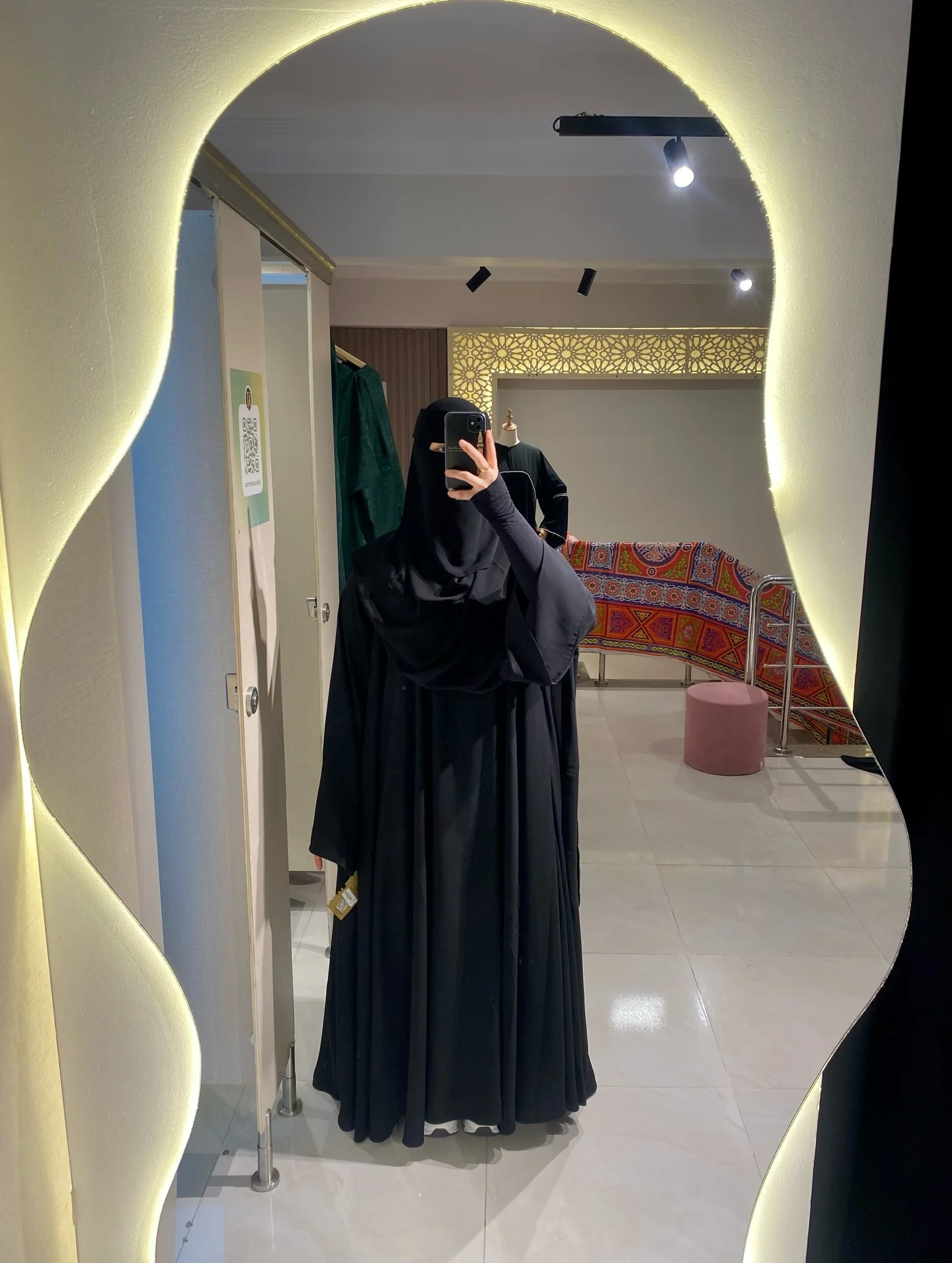 Instagram post by @amnamoooooo (DVmYqmSjF7y).