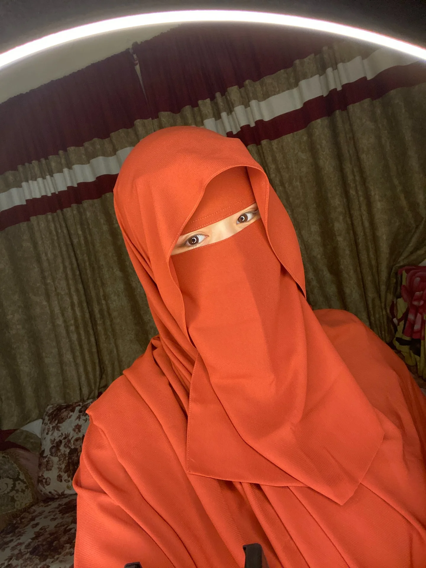 Instagram post by @amnamoooooo (DWM1KrDDIIE).