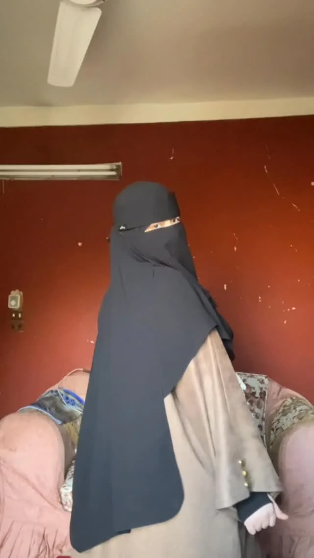 كان لازم اجربهم ع النقاب من حلاوتهم♥️♥️♥️