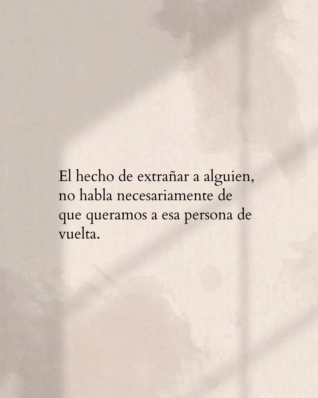 Extrañar no siempre significa querer de vuelta. A veces, amar también es saber soltar. Este post recuerda que no todas las personas están destinadas a quedarse, y que cerrar ciclos también es una forma de amor propio. S...