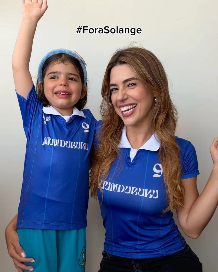 BORAAAA, TIA MARCIII!!! 🪇💙 

Chegou a hora de nos unirmos pra salvar a nossa cunhã do seu 1º paredão! Então foco no Gshow e #ForaSolange com força!!!