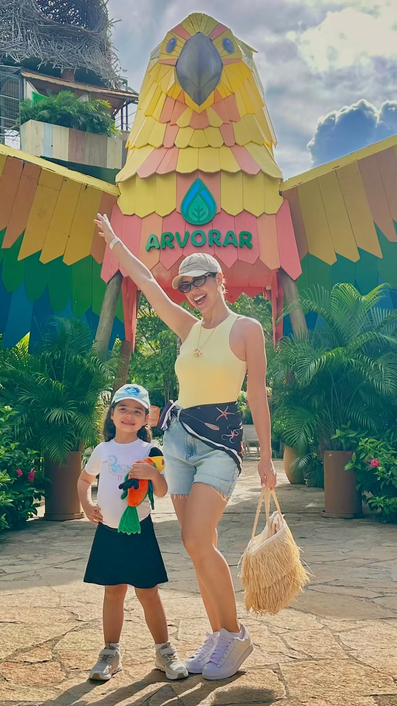 Entre sorrisos, natureza e muita diversão... 💚

Vivemos uma experiência no @parquearvorar e nos encantamos a cada passo, sentimos a energia da natureza, nos conectamos com momentos únicos e transformamos a experiência em uma memória inesquecível. 🌳

Confere aqui um pouquinho desse dia que foi muuuuito especial! 🫶🏽