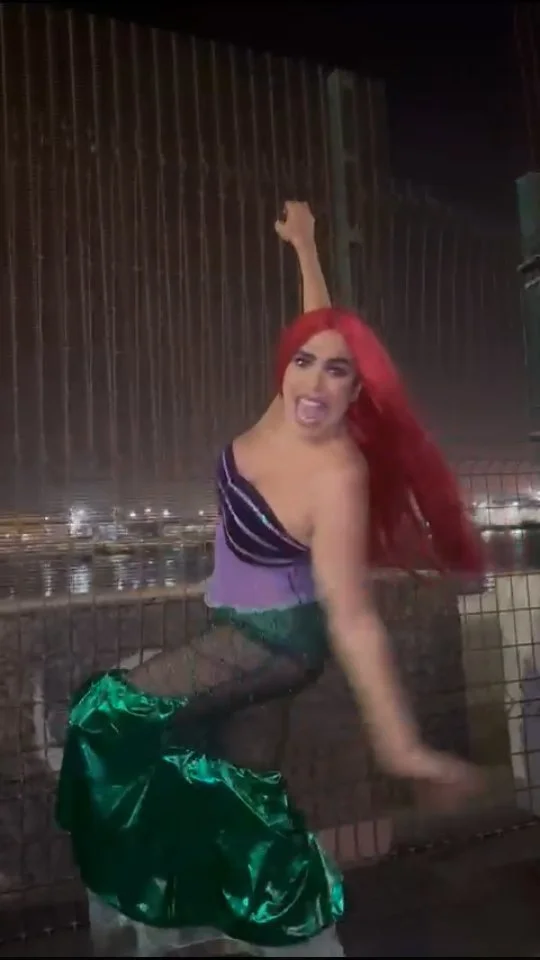 A mi casaaaa.... ‍♀️ #Ariel #Carnaval @anibcarnaval ____________ Pd: Neptuno es el abuelo de Ariel. Por si no lo sabían, pues ya lo saben