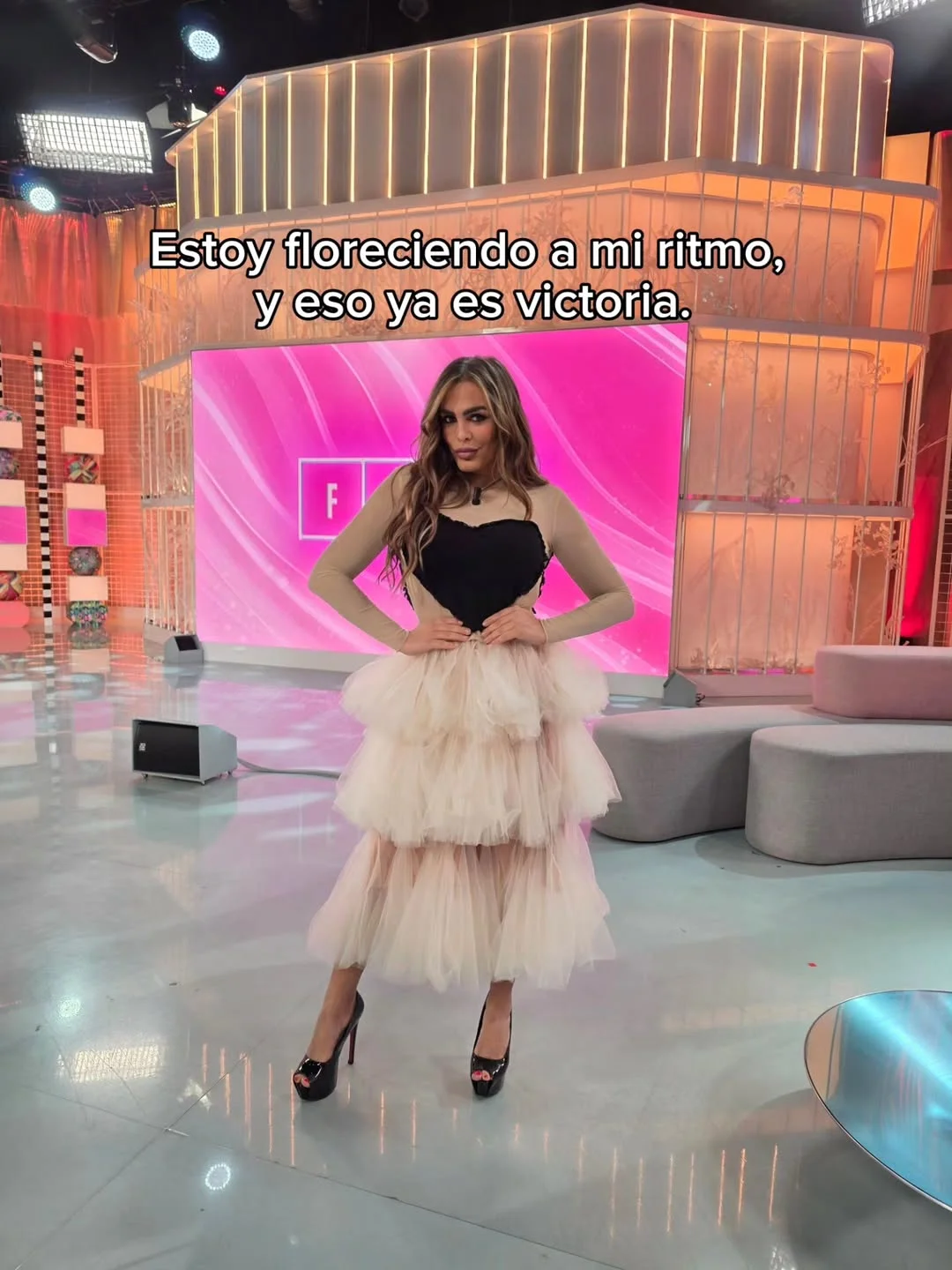 Éste carrusel tiene un mensaje! Desliza #NoTeRindas ____________ Estilismo: @armariodediana