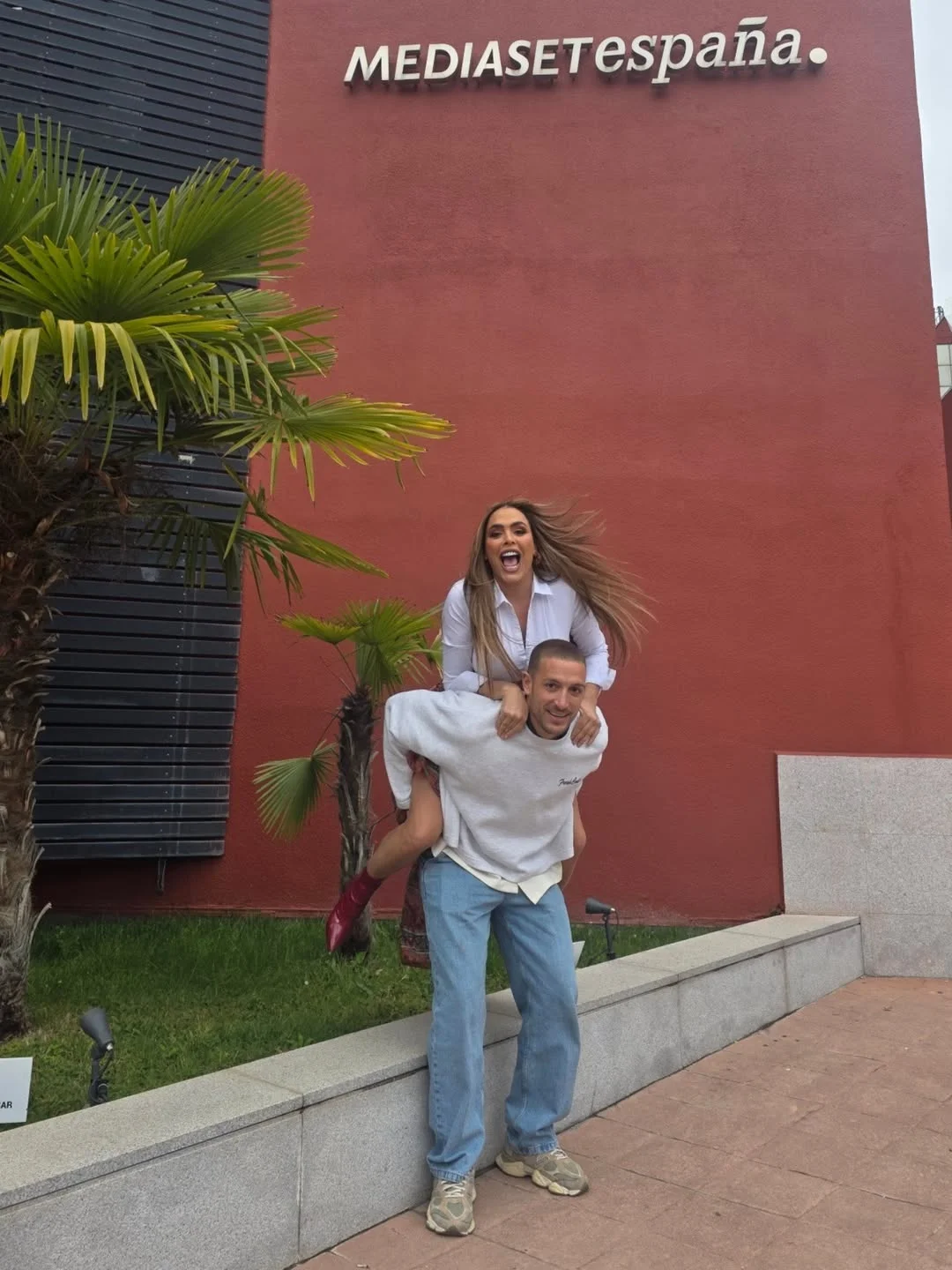 De tardeo por @mediasetcom Junto a mi @rubentorres___ _________ Nos vemos en #entodaslassalsas de @mediasetinfinityes @mtmad.es Exclusivas, Sslseo y un cara a cara (por teléfono) muy esperado!