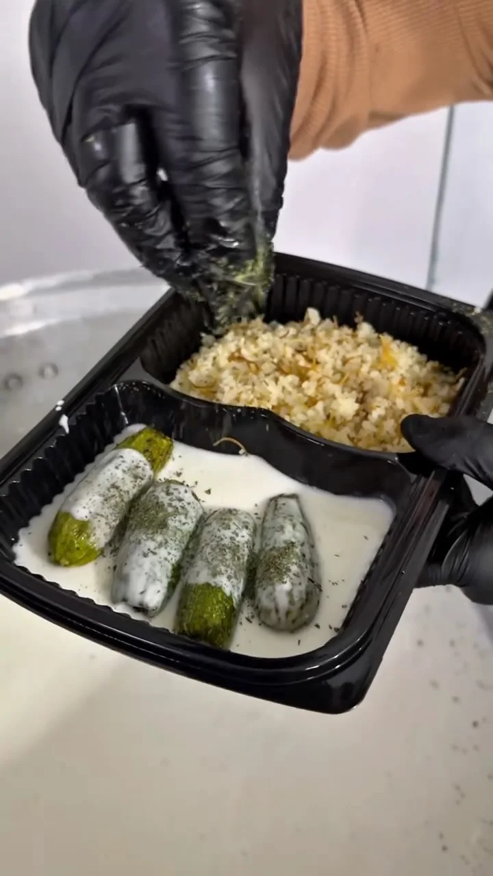 ⁨	قد ما قلتلكن الناس عم تدعيلكن وتدعي لدعمكن النا ما بقدر وصلكن شعوري انا وعم بسمع كلامن🙏🏻🥹

عنجد من كل قلبي شكراً لكل حداً تبرع لو حتى ب١$ واحد🥹

الله يعطيكن ويرزقكن على هالدعم والثقة لي عطيتونا ياها لنسند الناس بهالمحنة🙏🏻❤️

#amouna_cuisine⁩