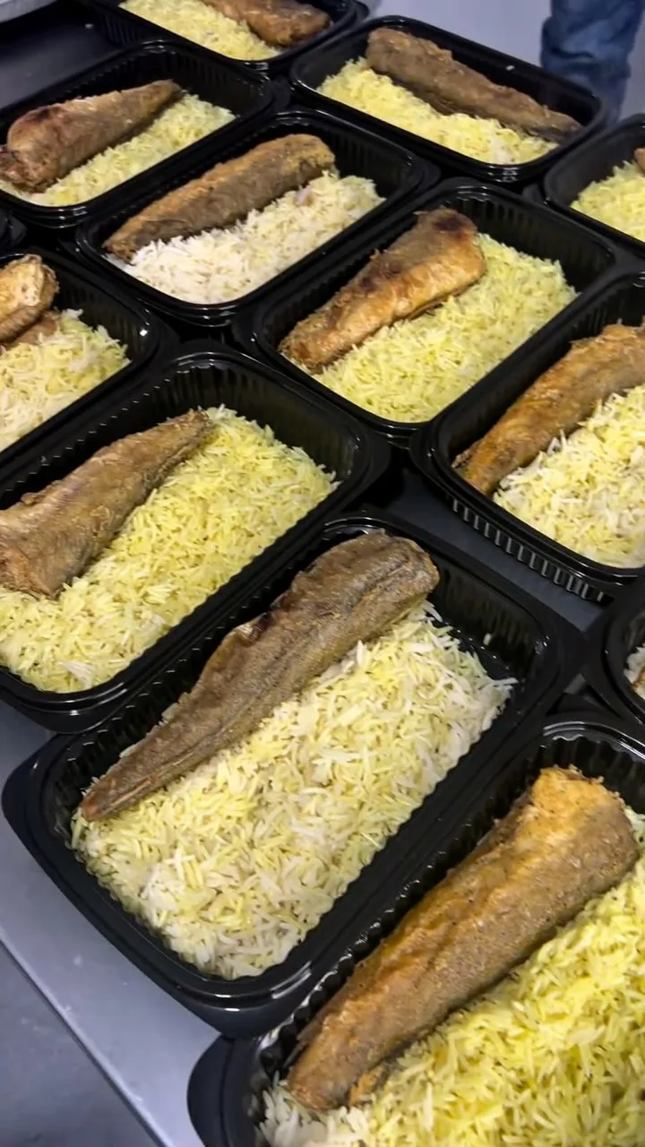 ⁨	اليوم افطارنا كان تبرعاً عن روح الاموات🙏🏻

الحمدلله قدرنا نفطّر اكتر من ٦٠٠ شخص بهيدا اليوم غير الاشخاص لي متبرعين عن روح الاموات🤲🏻⁩