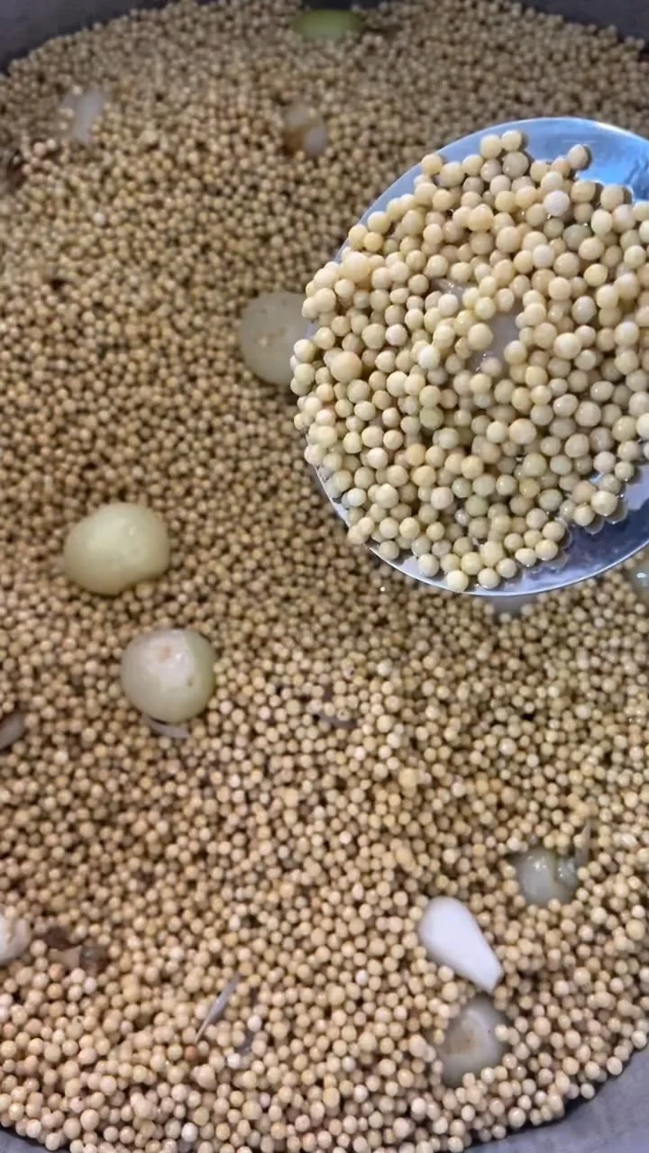 ⁨	فرحة الناس لمّا يشوفوني جاي بتخليني انسى كل تعب النهار🙏🏻

اليوم عملنا مغربية بالدجاج كتير طيبة هالاكلة وقدرنا نوزع لكل الناس لي صرنا مسؤولين نفطرن كل يوم، اكتر من ٤٠٠ وجبة قدرنا نوزع اليوم بفضلكن🥹

للاستسفار التواصل عالرقم 70548830⁩