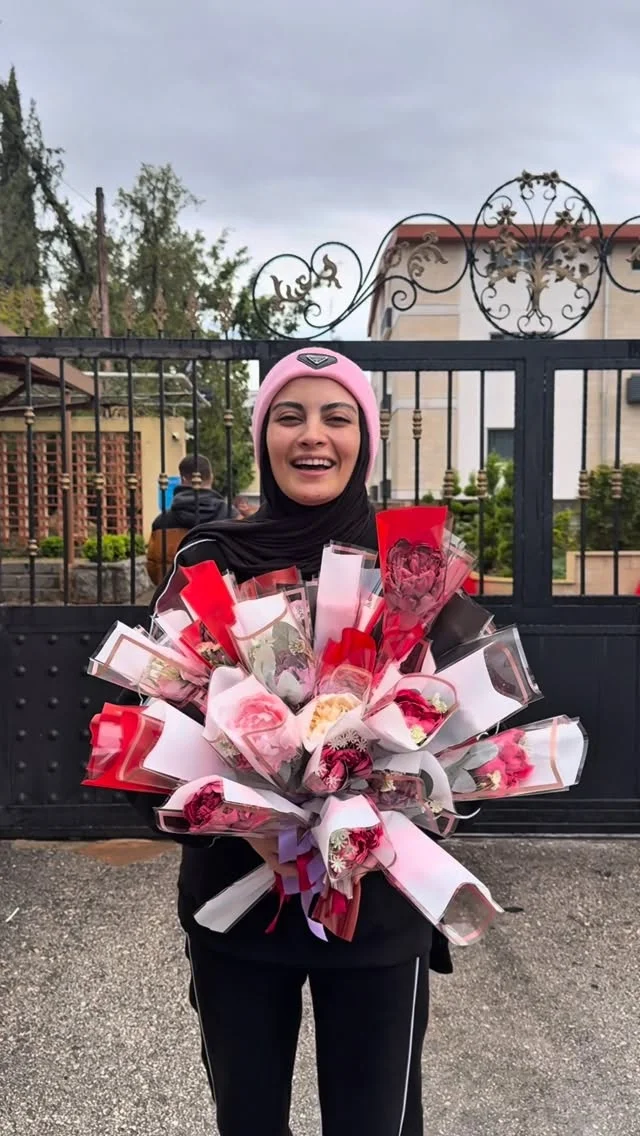 لكل ام بالعالم، كل عام وانتي بخير يا احلى ام 🤍

حبيت عيّد مع الامهات الصابرين بالظروف الصعبة وفرحن بكلمة حلوة ووردة ❤️