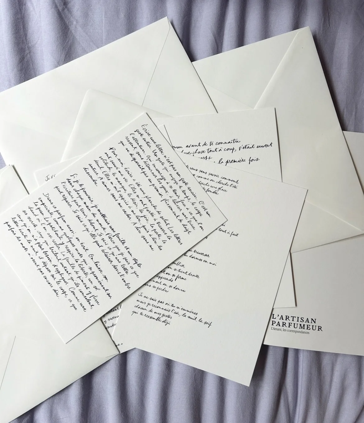 Il y a les lettres qu’on envoie. Celles qu’on écrit pour tenir. Celles qui nous font entrer en amour. Puis celles qui réparent profondément. Toutes ont, à leur manière, une certaine magie. À l’occasion de la sortie du p...