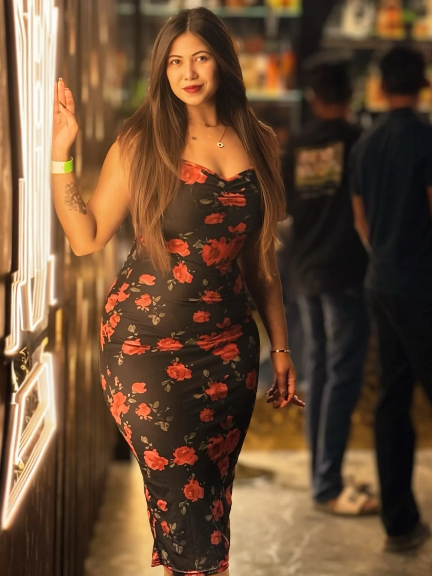 When the lights hit just right ✨ @drink_of_thrones #newpost❤ #instapost❤️✨ #bodycondress #followmee #amritamichelle