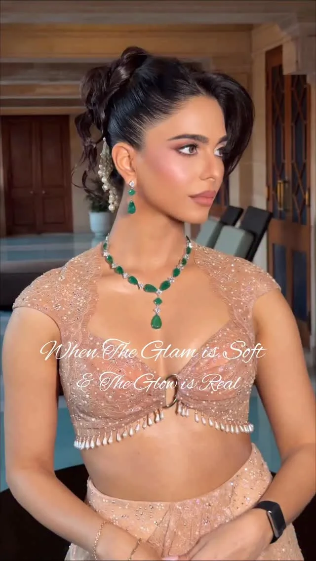 When Glam is soft and Glow is real ! @anmol_punjabi ✨ #amritkaurbride #amritkaurmakeup #amritkaurartistry Designer @taruntahiliani