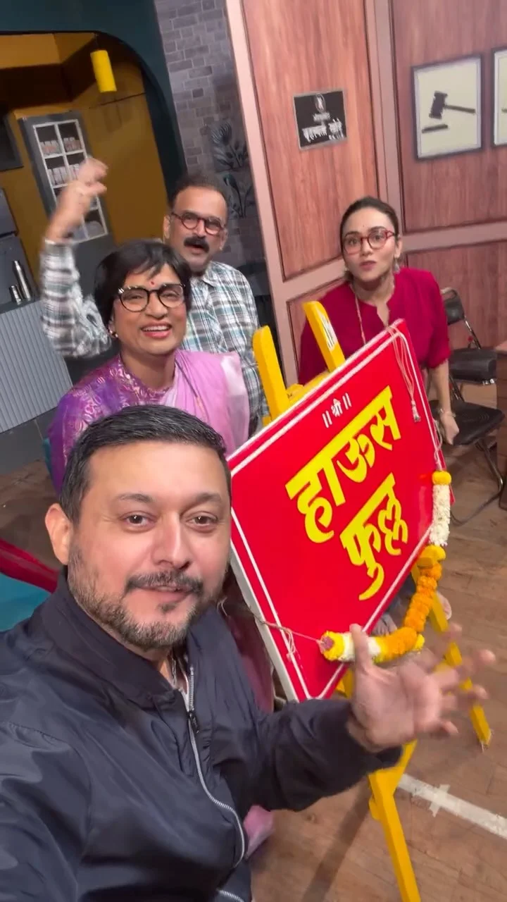 HOUSEFULLLLLLLLLLLLLLL !!!!!!!! 

Thank u Pune. Thank u audiences !!!!!!!!!

Swami Samartha !!!!!!!!!!!