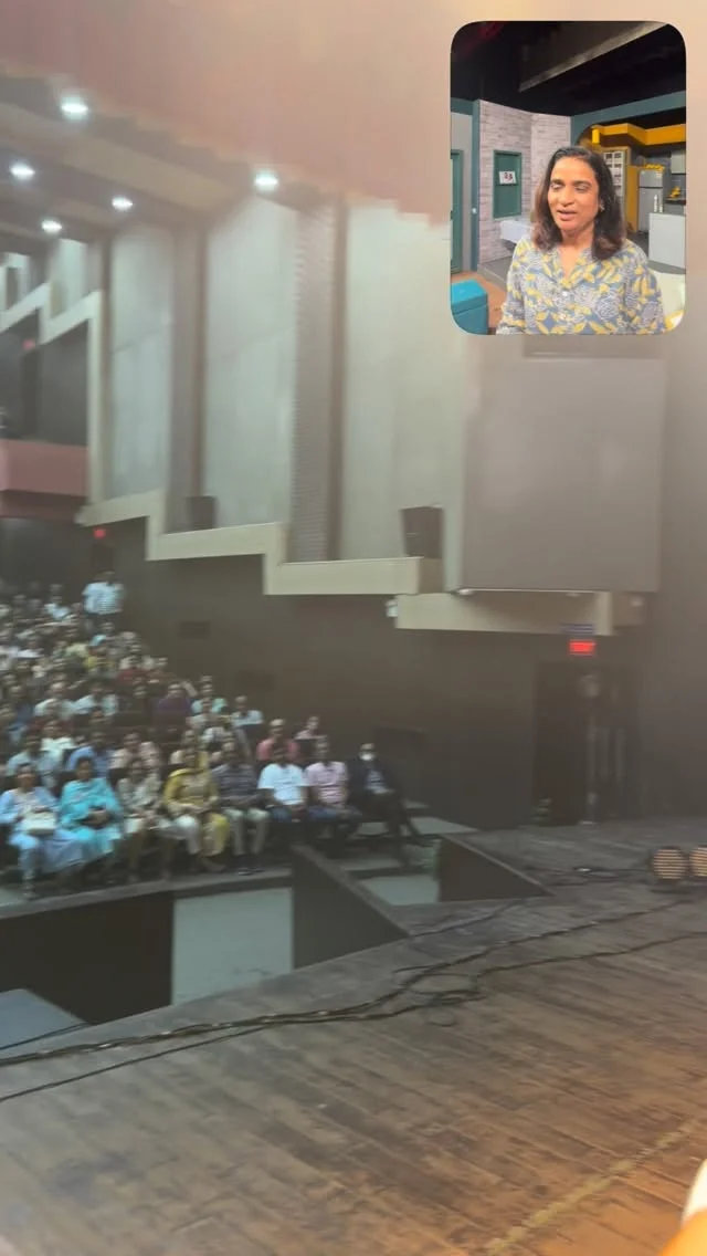 हे फक्त सीट टू सीट भरलेलं ऑडिटोरियम नाही,
तर तुमचं भरभरून मिळालेलं प्रेम आहे. ❤️
काही क्षण असे असतात, जे कायमचे मनात घर करून जातात…
त्यापैकी हा एक “हाऊसफुल” क्षण! 🎭

पुणेकरांच्या या प्रेमासाठी आम्ही कायम ऋणी आहोत. Love you Punekar ! ✨