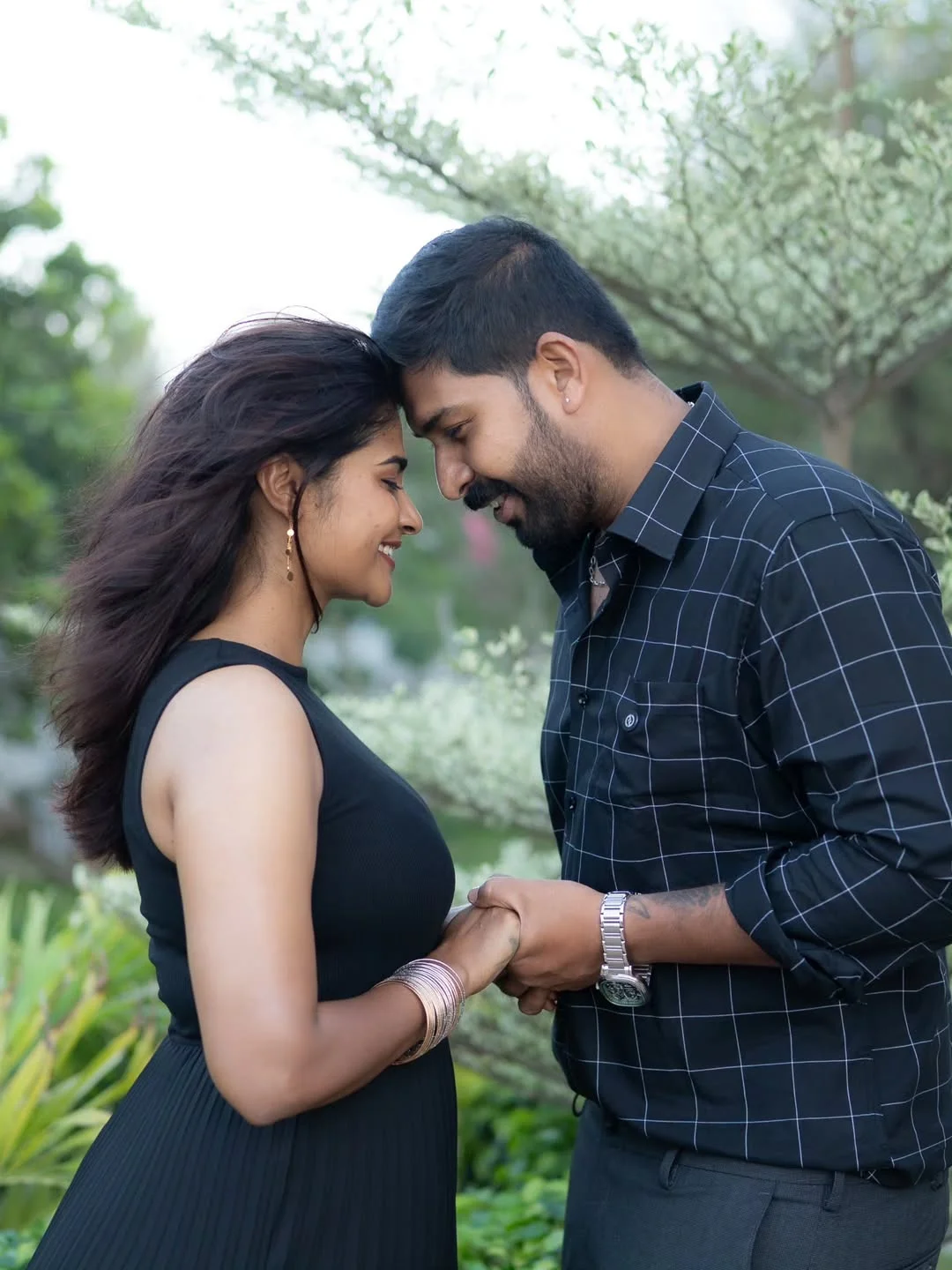 Black is our go to colour for any function Photography @weddingsbyartique #amruthaabishekseries #tamil #kannada #couple