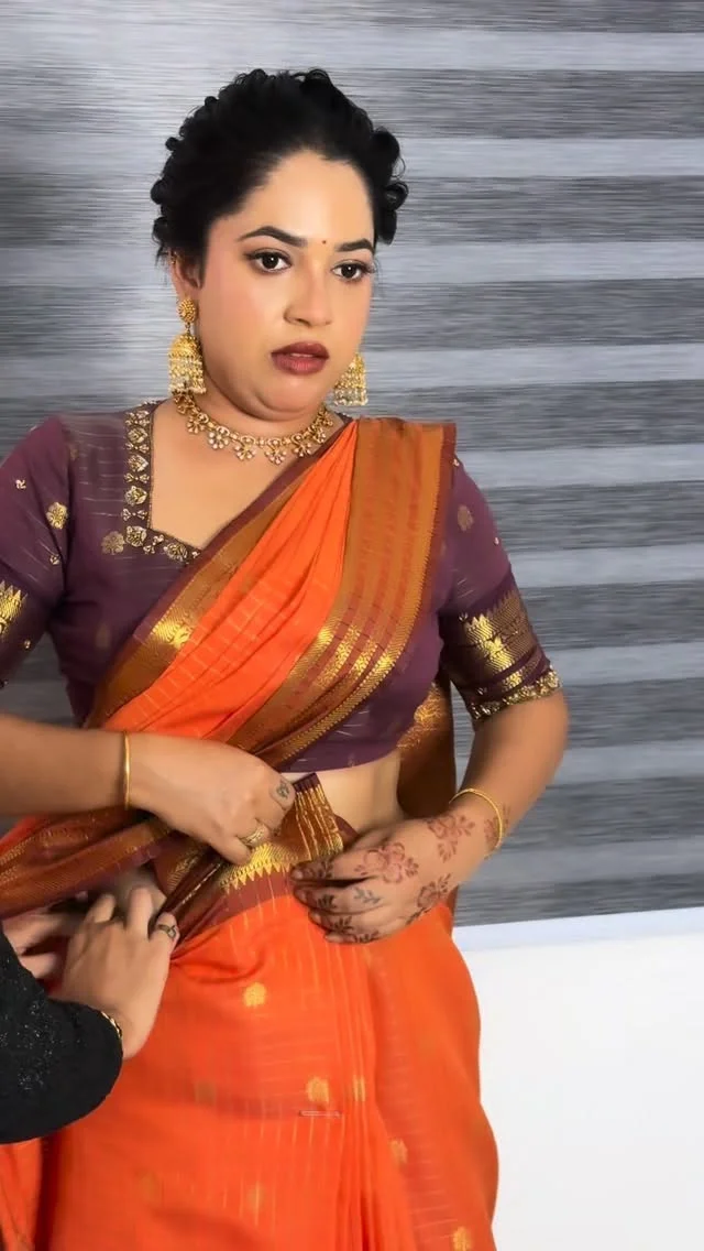 Nothing makes a woman look more beautiful like a saree does ❤️ :Semi katan silk saree : Rust orange with brown combo Saree @samartha_elegance Blouse @era.wardrobe_ Mua @brides_of_shreeandsruthy_tvm