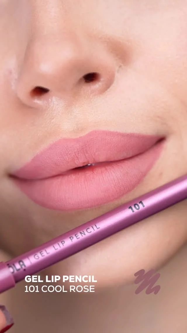 Всі олівці ZOLA GEL LIP PENCIL в одному рілс Дивіться, як кожен колір виглядає на губах, і зберігайте, щоб не загубити свій ідеальний Знайомимось з відтінками: 101 COOL ROSE — холодна троянда з благородним підтоном. Дод...