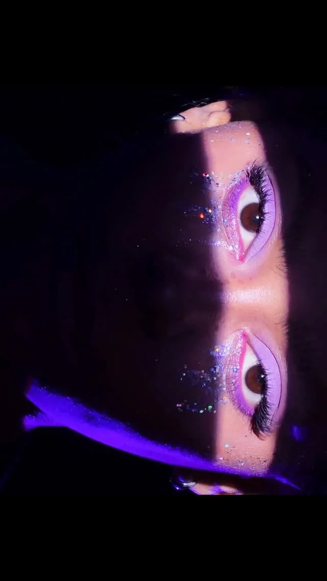 Моя перша закоханість з першого погляду та дотику Гелеві олівці @zola_cosmetics Мега зручна текстура, мʼякі ніби бархат та водночас стійкі 5 ідеально нюдових відтінків, які точно знайдуть собі місце у вашій косметичці!